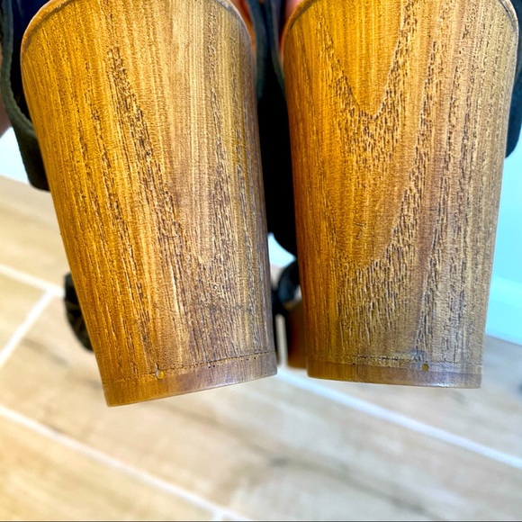 Black strappy suede heeled women’s sandal. Size 7 - Picture 5 of 12